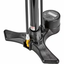 Lezyne Macro Floor Drive Digital Standpumpe Schwarz 10 Lezyne Macro Floor Drive Digital Standpumpe Schwarz -CUBE RFR Teile Verkäufe lezyne macro floor drive digital standluftpumpe schwarz glaenzend 3